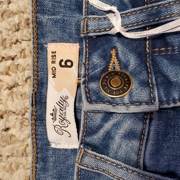 CB Royalty Womans Mid Rise Straight Jean, Size 6 - Picture 3 of 16